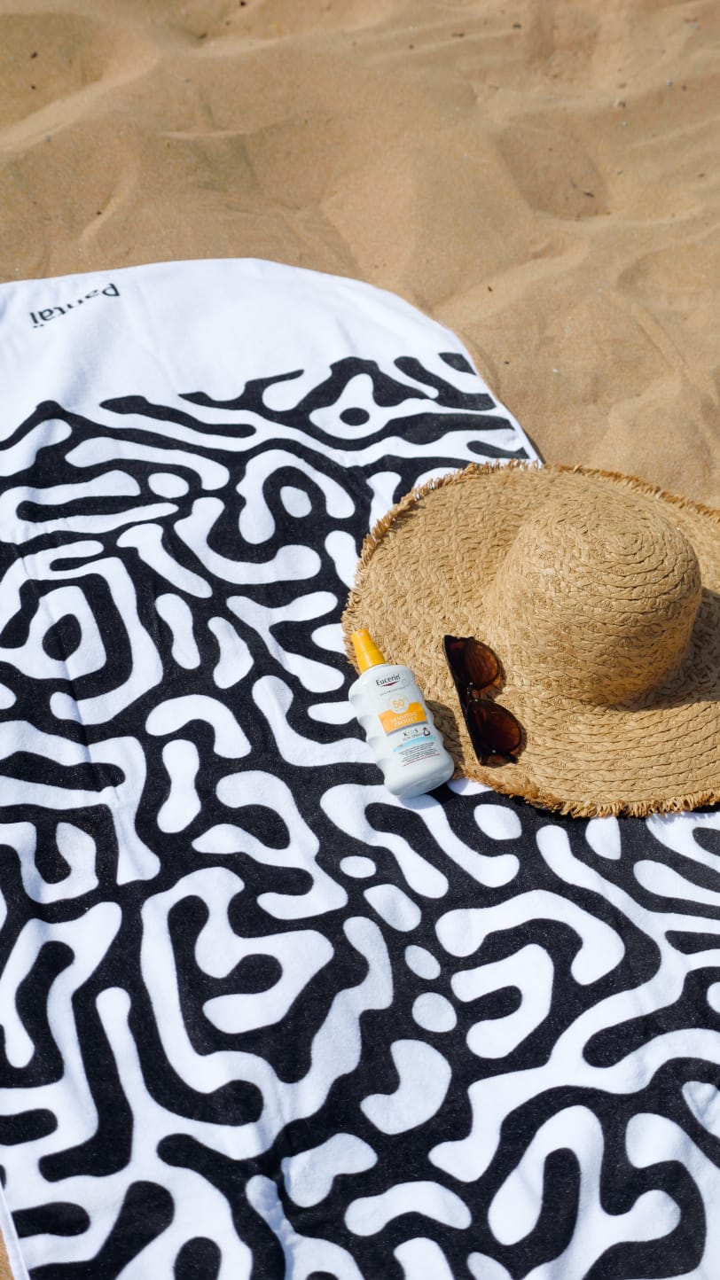 Serviette de plage Zèbre & yoga éco-responsable en microfibre recyclée – 80x160 cm